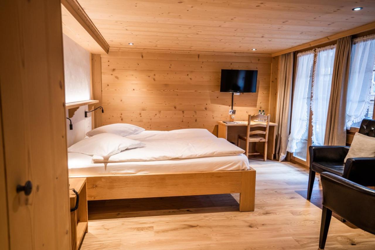 Posthotel Roessli 3* Gstaad